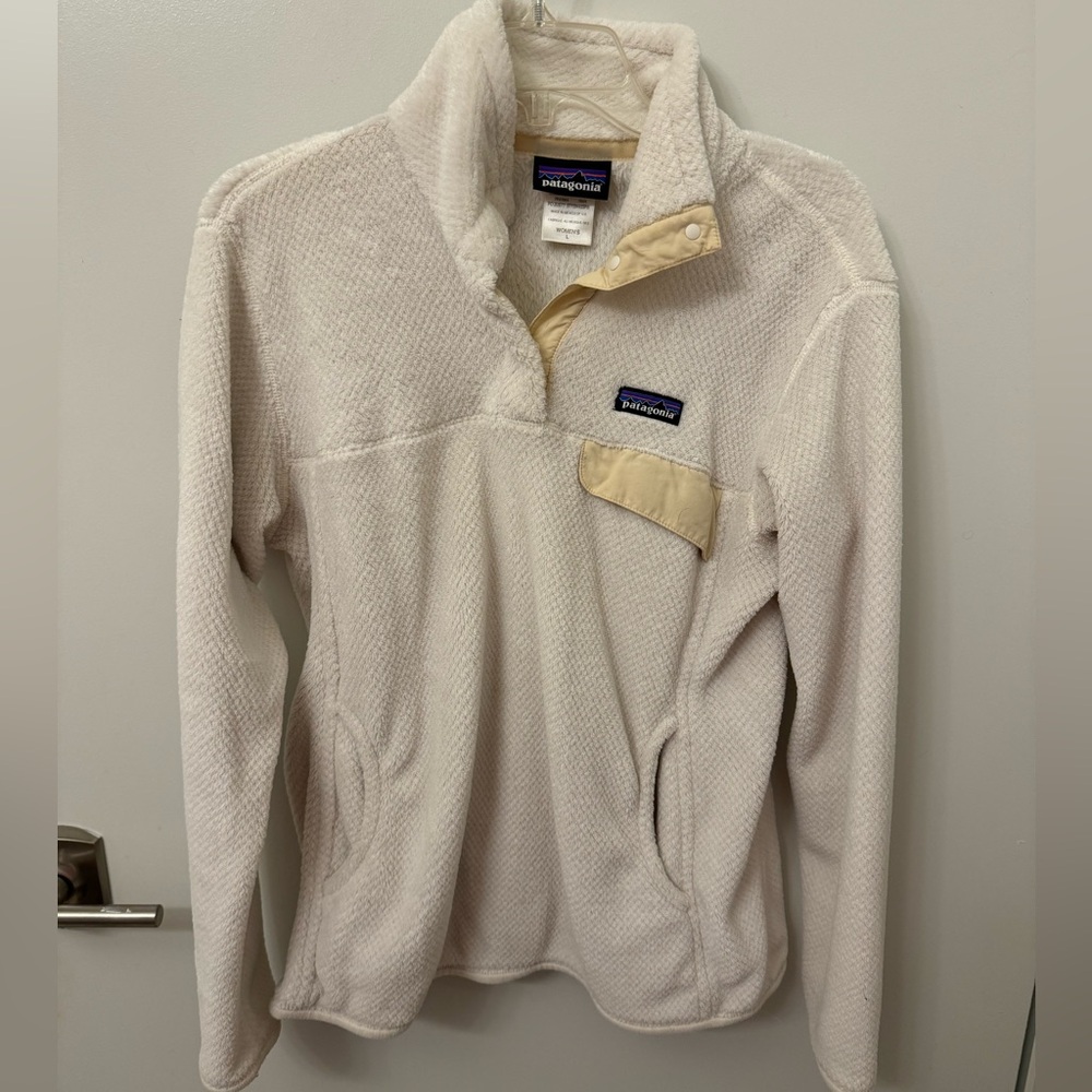 White/cream Patagonia pullover